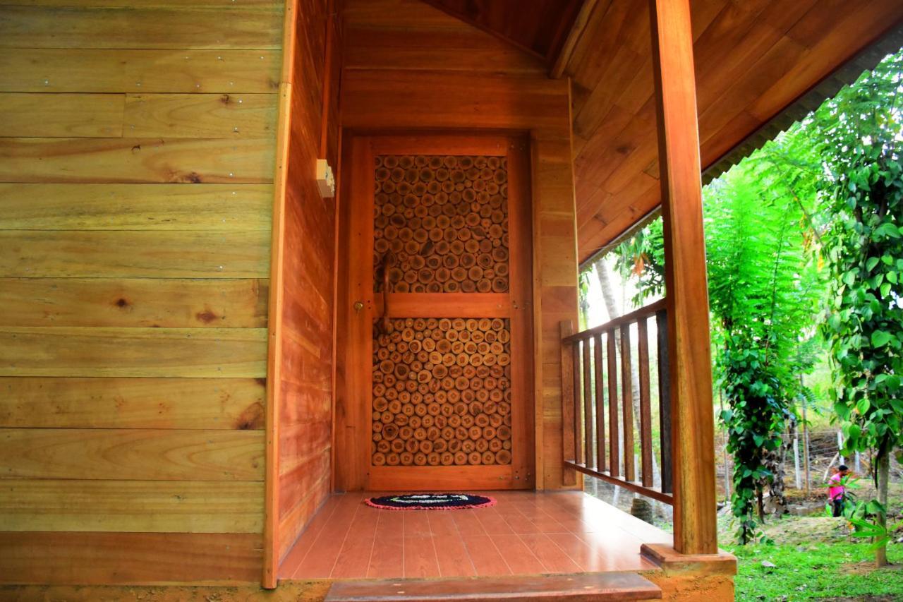 Wild Lake Side Udawalawe Exterior photo